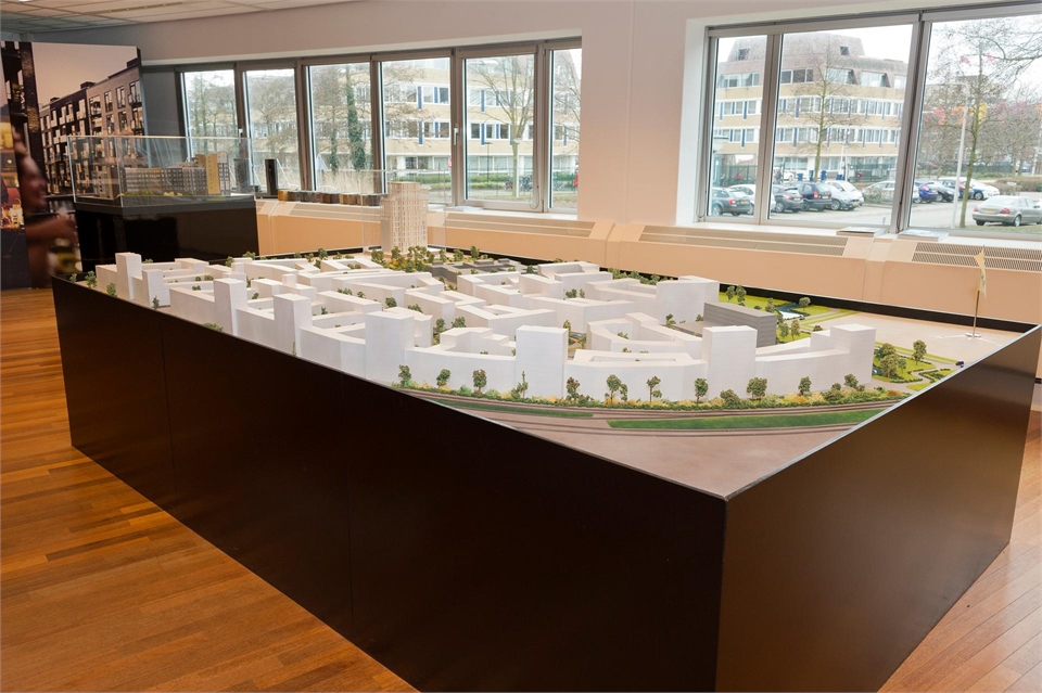 Diemen - Bergwijkpark: foto van maquette van het terrein.