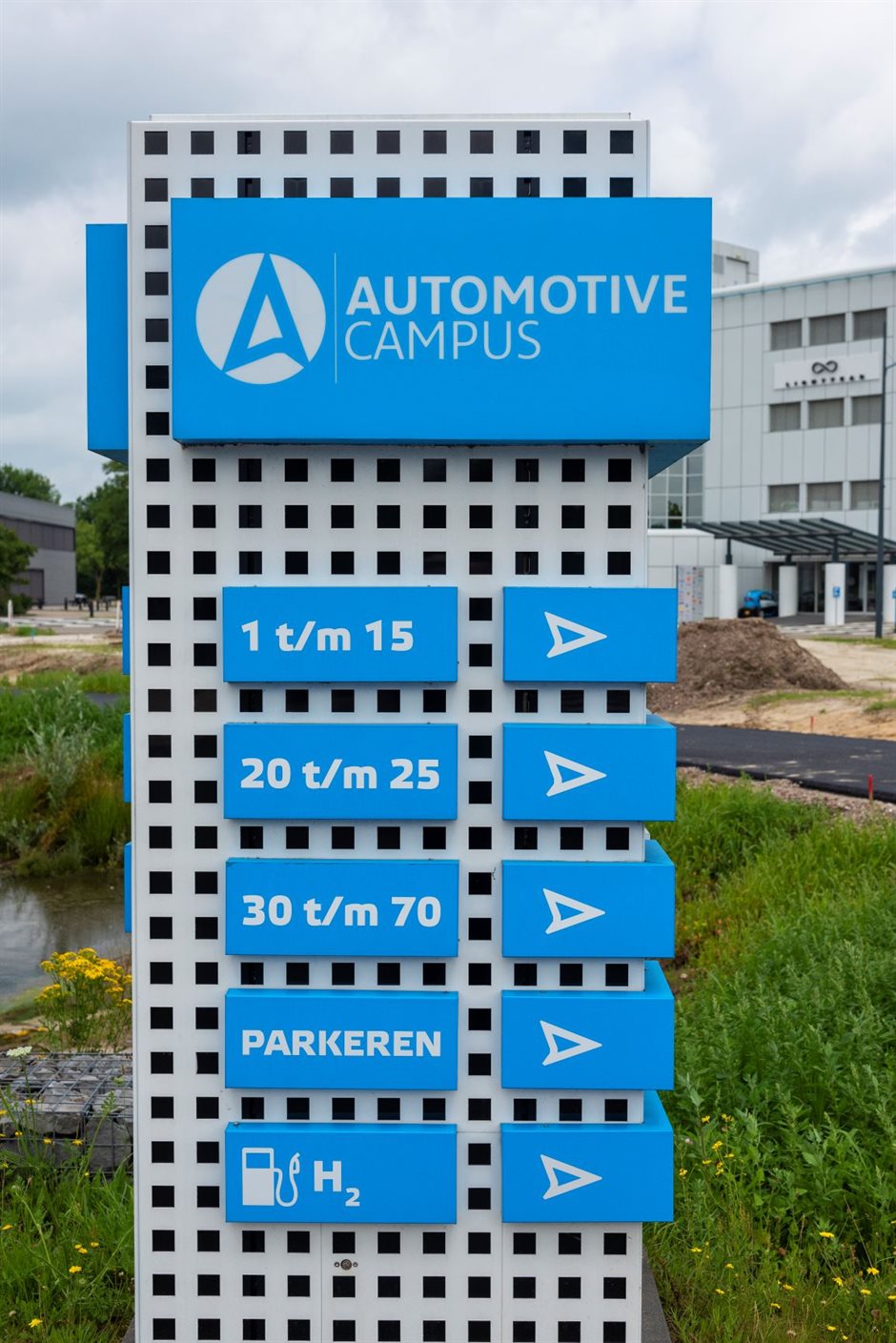Helmond Automotive-campus_zuil_MH